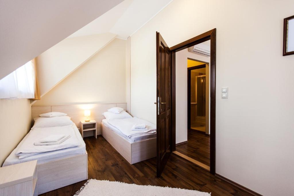 Quadruple Room,30467231:JPEG